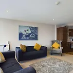 Free Parking - Modern 2 Bedroom Apt In Belfast