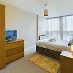 Free Parking - Modern 2 Bedroom Apt In Belfast