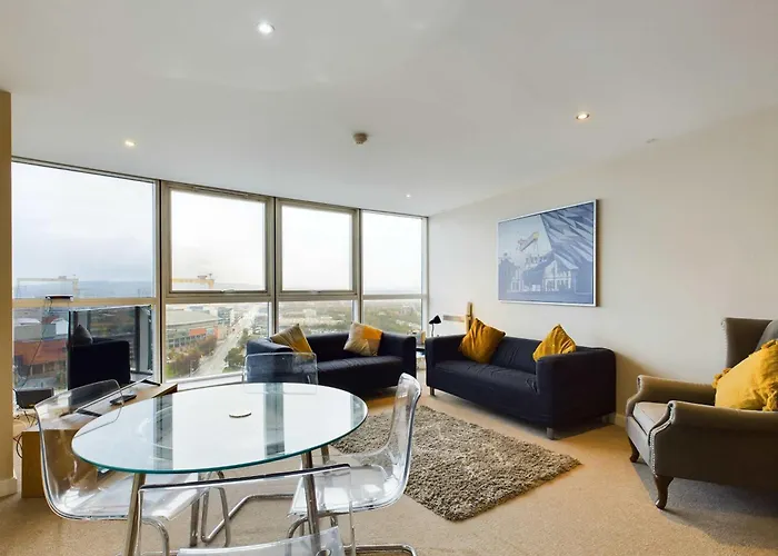 Free Parking - Modern 2 Bedroom Apt In Belfast