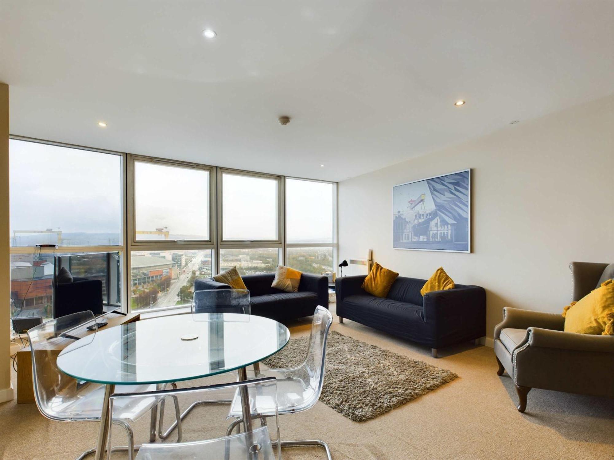 Free Parking - Modern 2 Bedroom In *