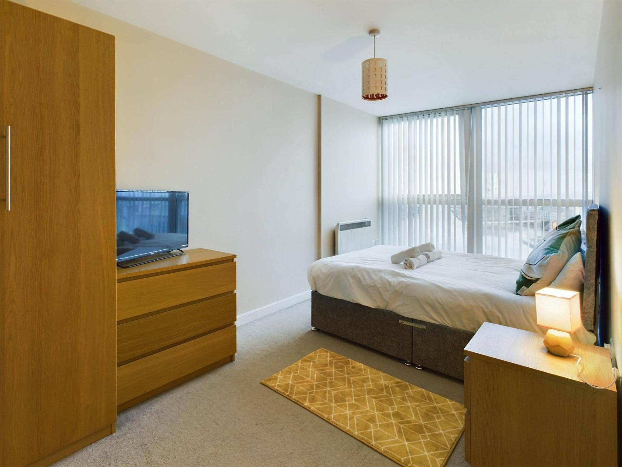 Free Parking - Modern 2 Bedroom In Belfast