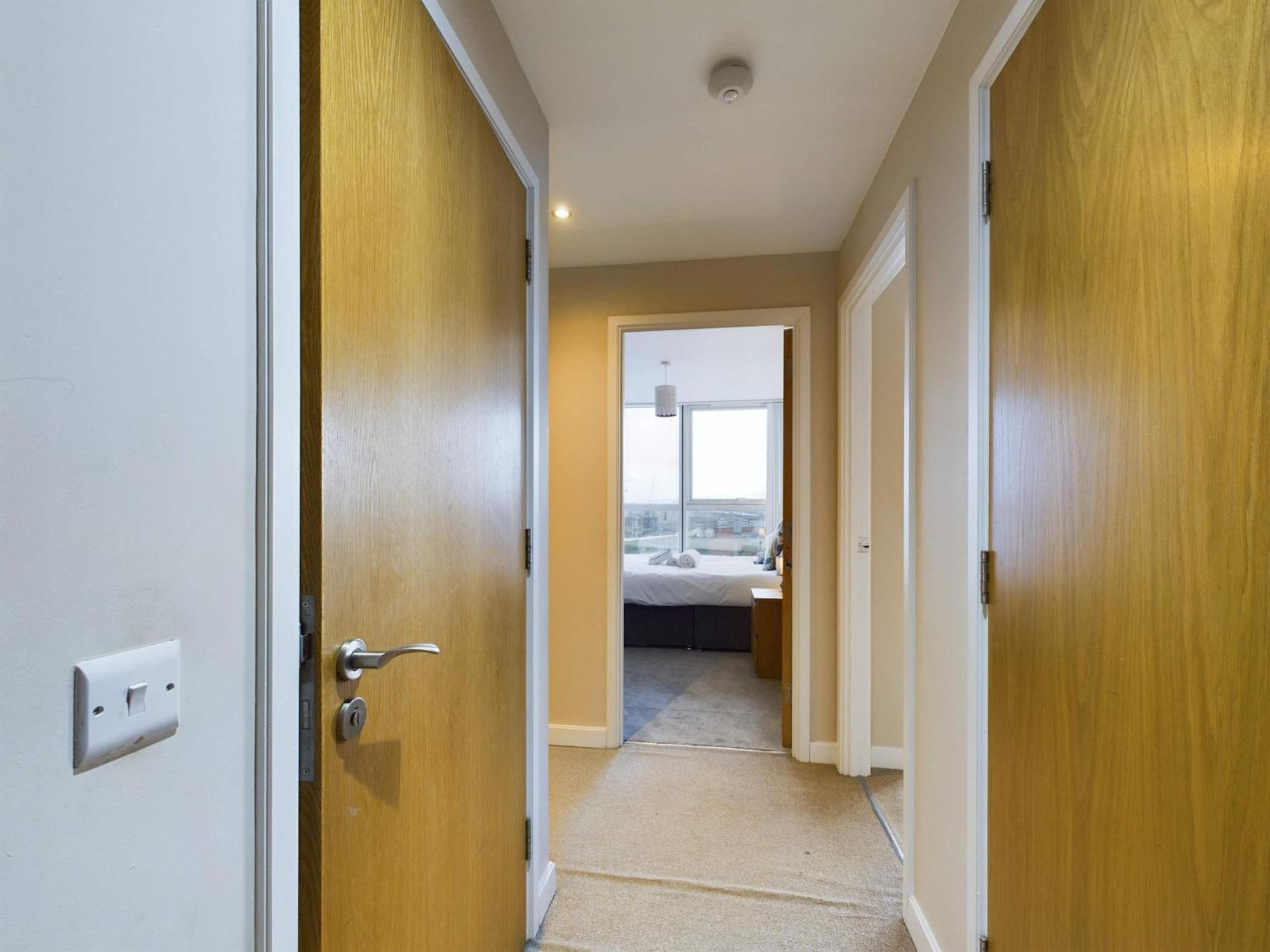 Free Parking - Modern 2 Bedroom In