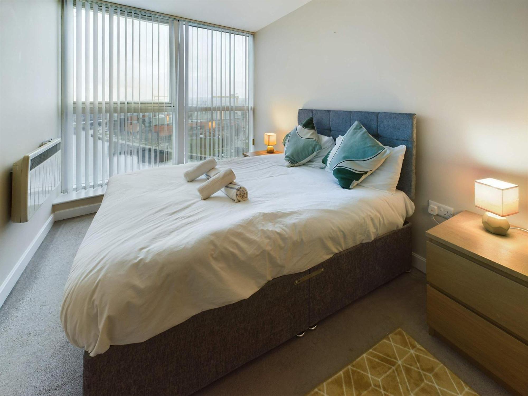 Free Parking - Modern 2 Bedroom In *